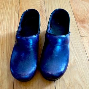 Women’s leather purple Dansko clogs